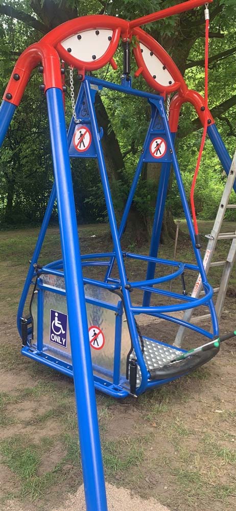 Rollstuhlschaukel für ÜLENKINDER HAMBURG